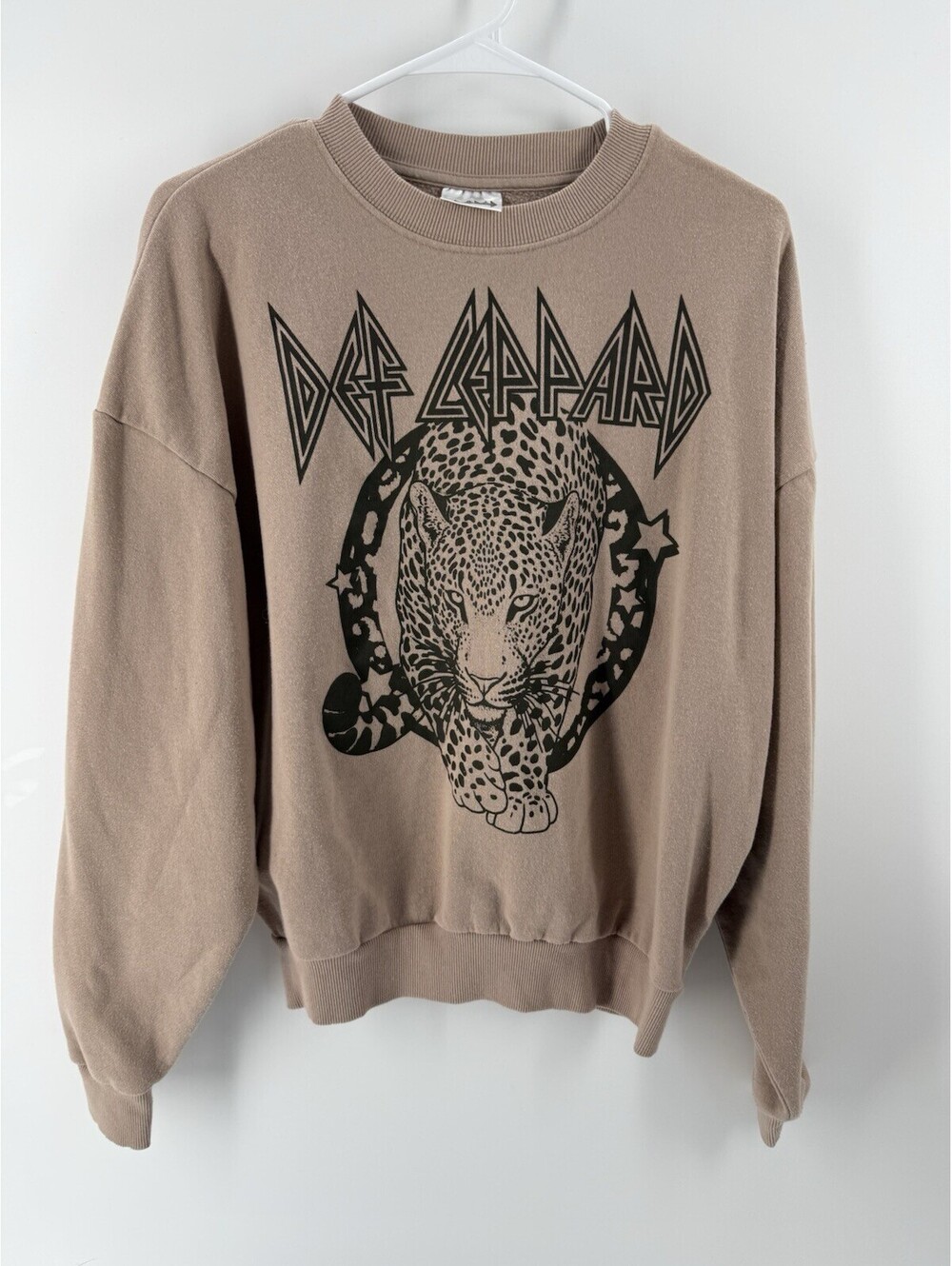 Def Leppard Sweatshirt Womens Small Tan Rock Of Ages Leopard Graphic Crewneck